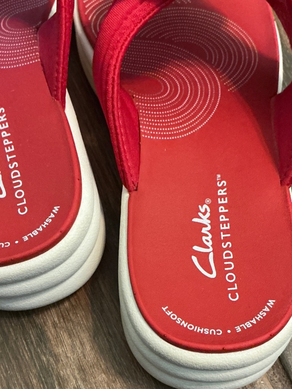 Clarks Red Floral Cloudsteppers Sandals - Picture 6 of 7